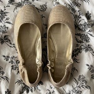 BCBG | Size: 8 Gold Flats